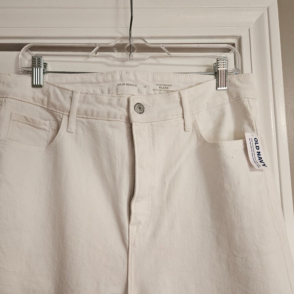 Old Navy High Rise Crop Flare Jeans in White - Size 12